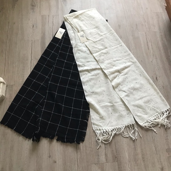 2 scarfs black and off white (SOLD) - Picture 3 of 3